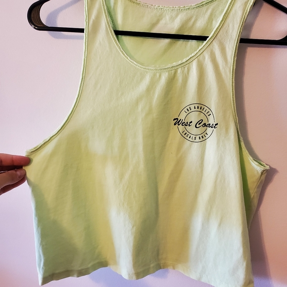 2 crop tanks - Picture 2 of 2